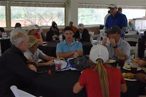 golfers eating 